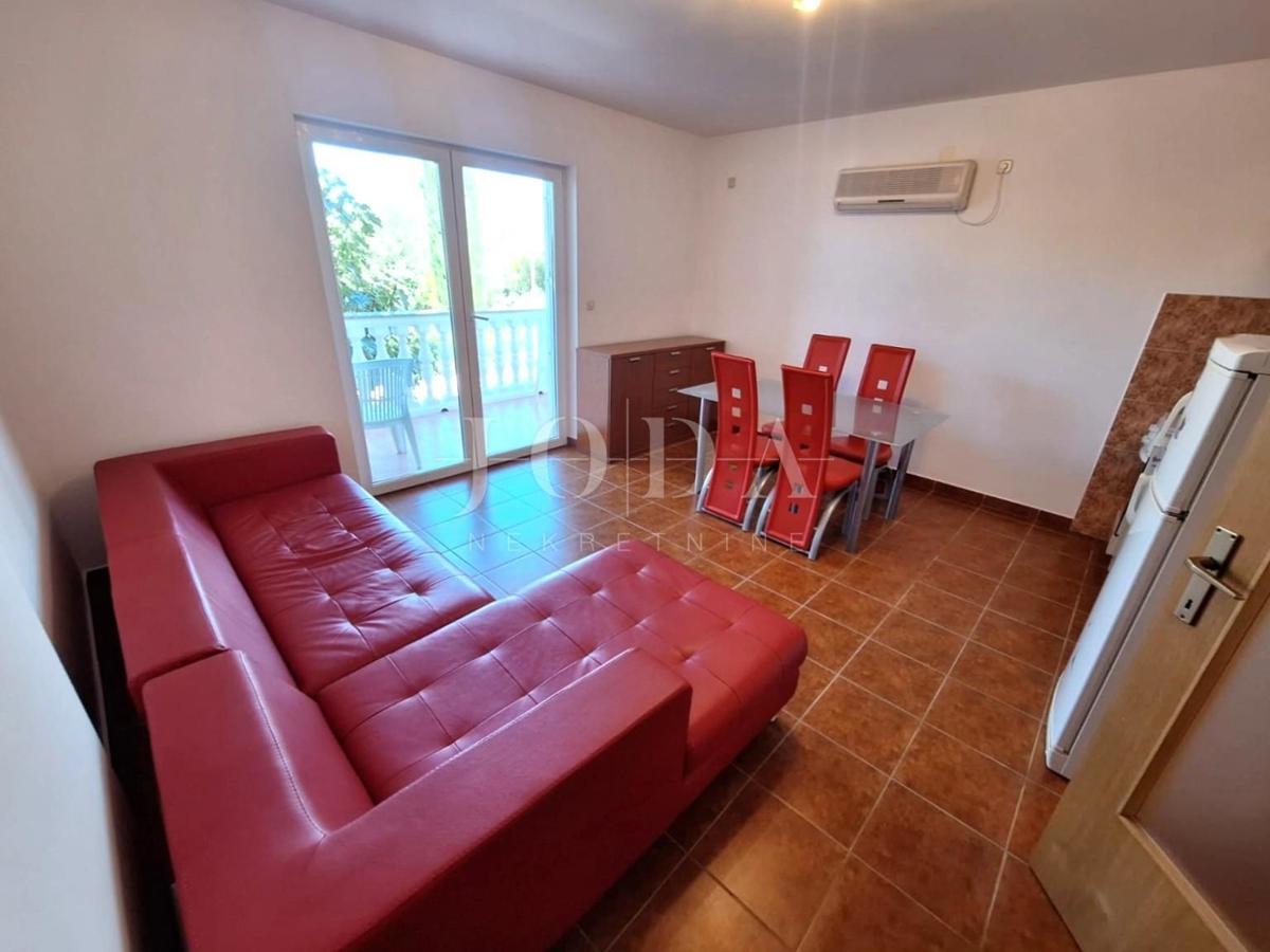 Dva apartmaja v Malinski, vrt, opremljeno!