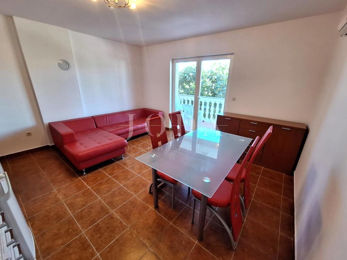 Dva apartmaja v Malinski, vrt, opremljeno!