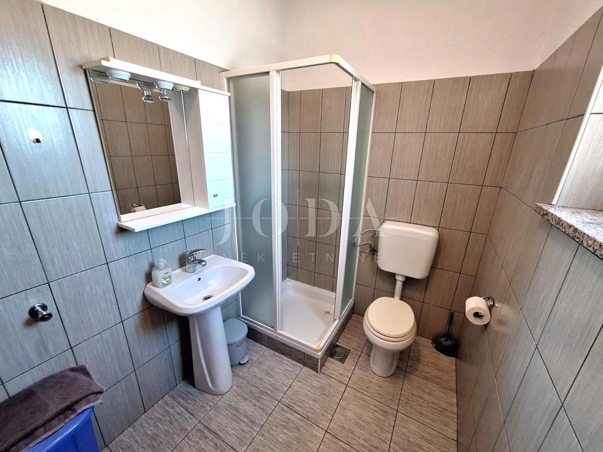 Dva apartmaja v Malinski, vrt, opremljeno!