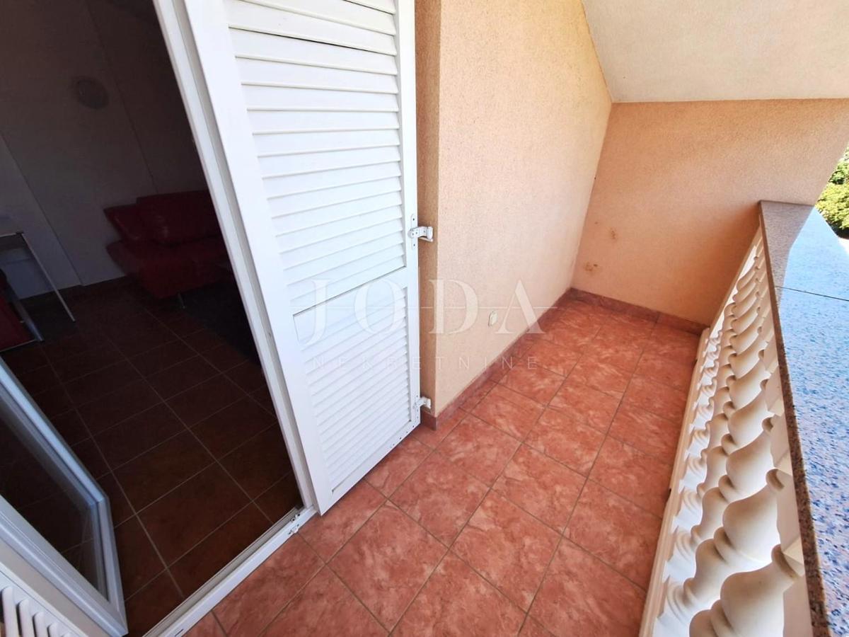 Dva apartmaja v Malinski, vrt, opremljeno!