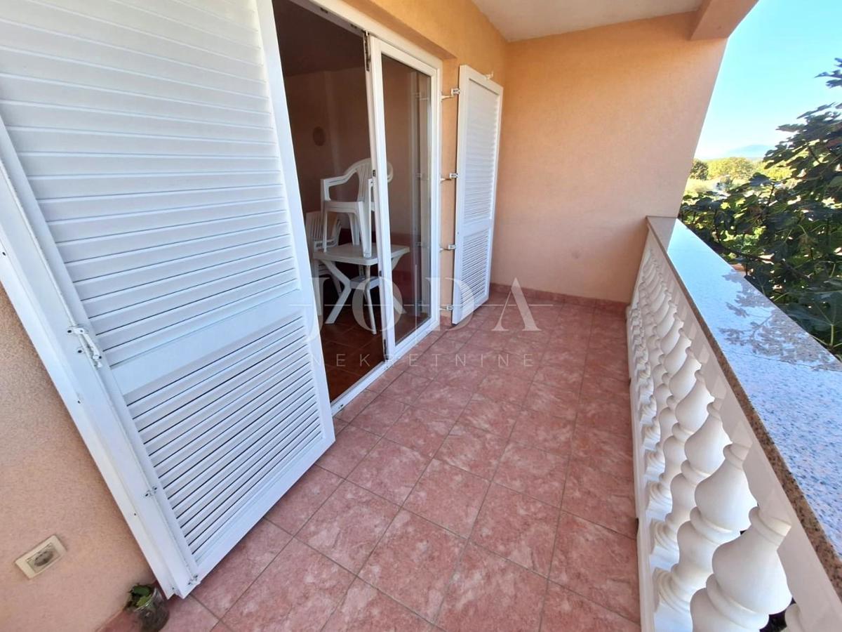 Dva apartmaja v Malinski, vrt, opremljeno!