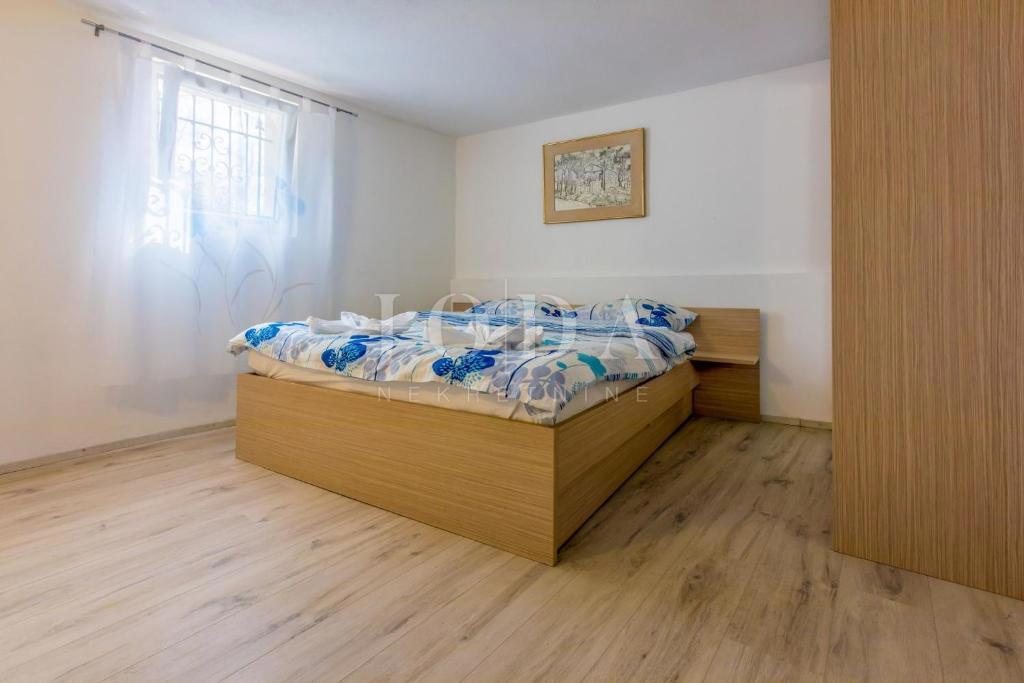 Hiša z bazenom in strešno teraso v Bribirju – Idealna za turistični najem | Kvarner