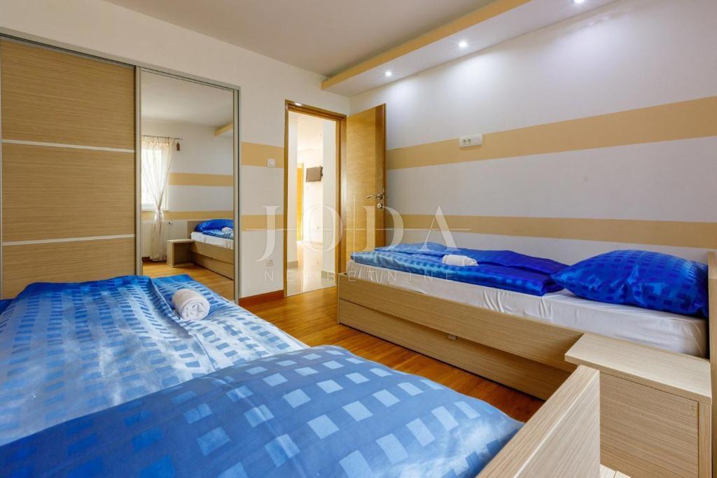 Hiša z bazenom in strešno teraso v Bribirju – Idealna za turistični najem | Kvarner