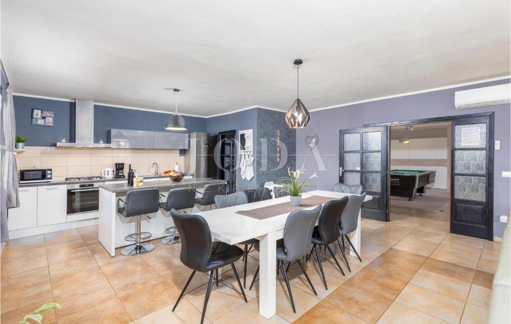 Hiša Marčana, 299m2