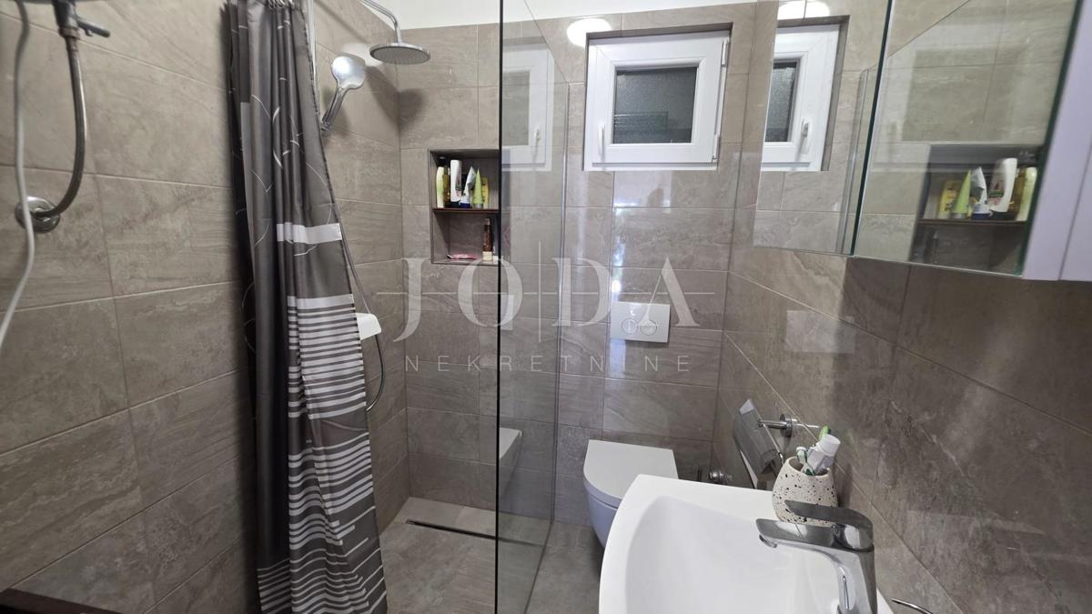 Hiša Barić Draga, Karlobag, 74m2