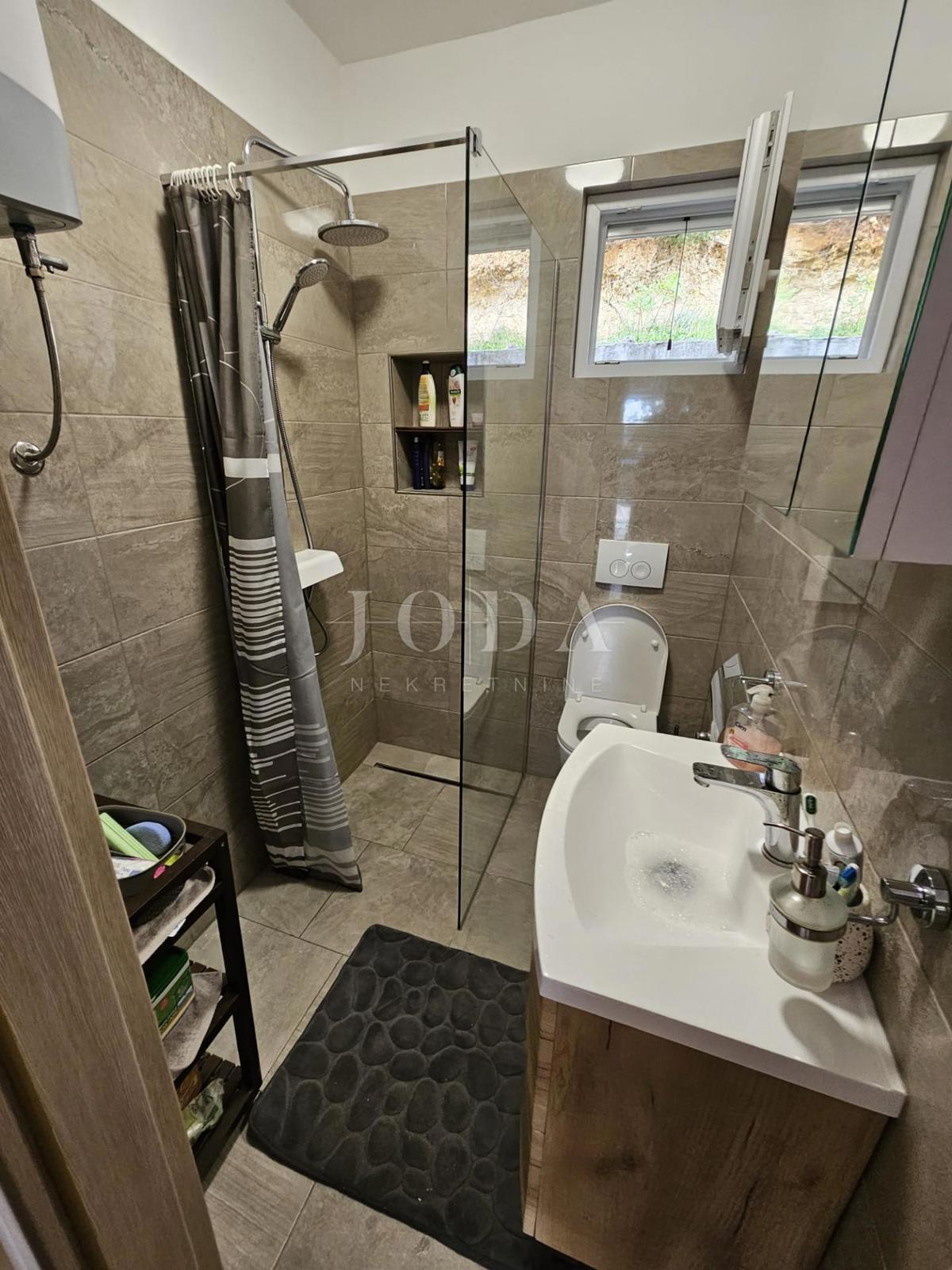 Hiša Barić Draga, Karlobag, 74m2