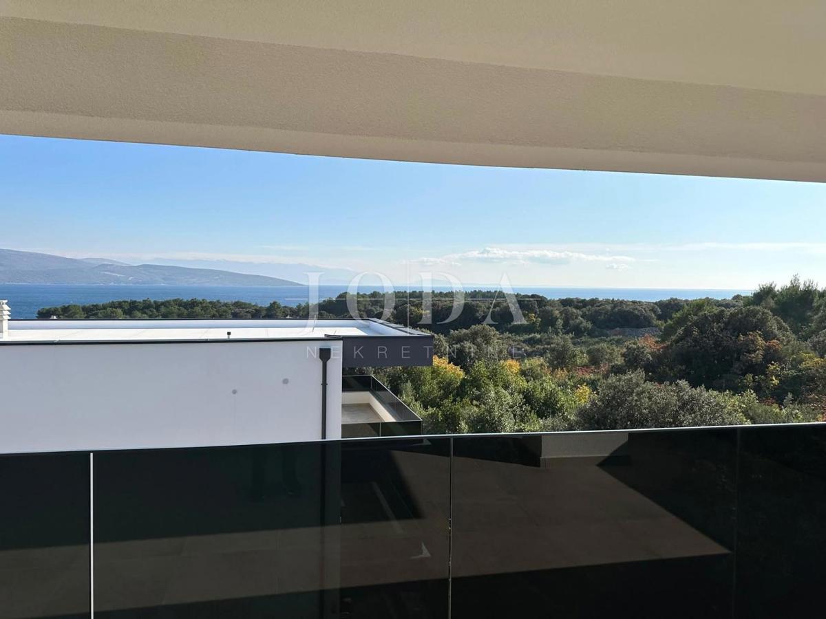 Apartma z bazenom in strešno teraso, novogradnja, otok Krk