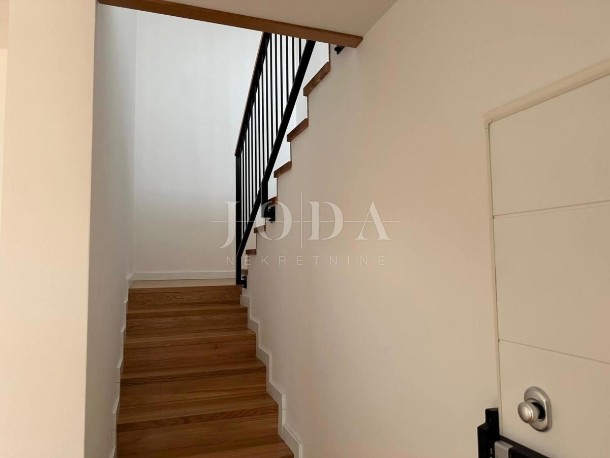 Apartma z bazenom in strešno teraso, novogradnja, otok Krk