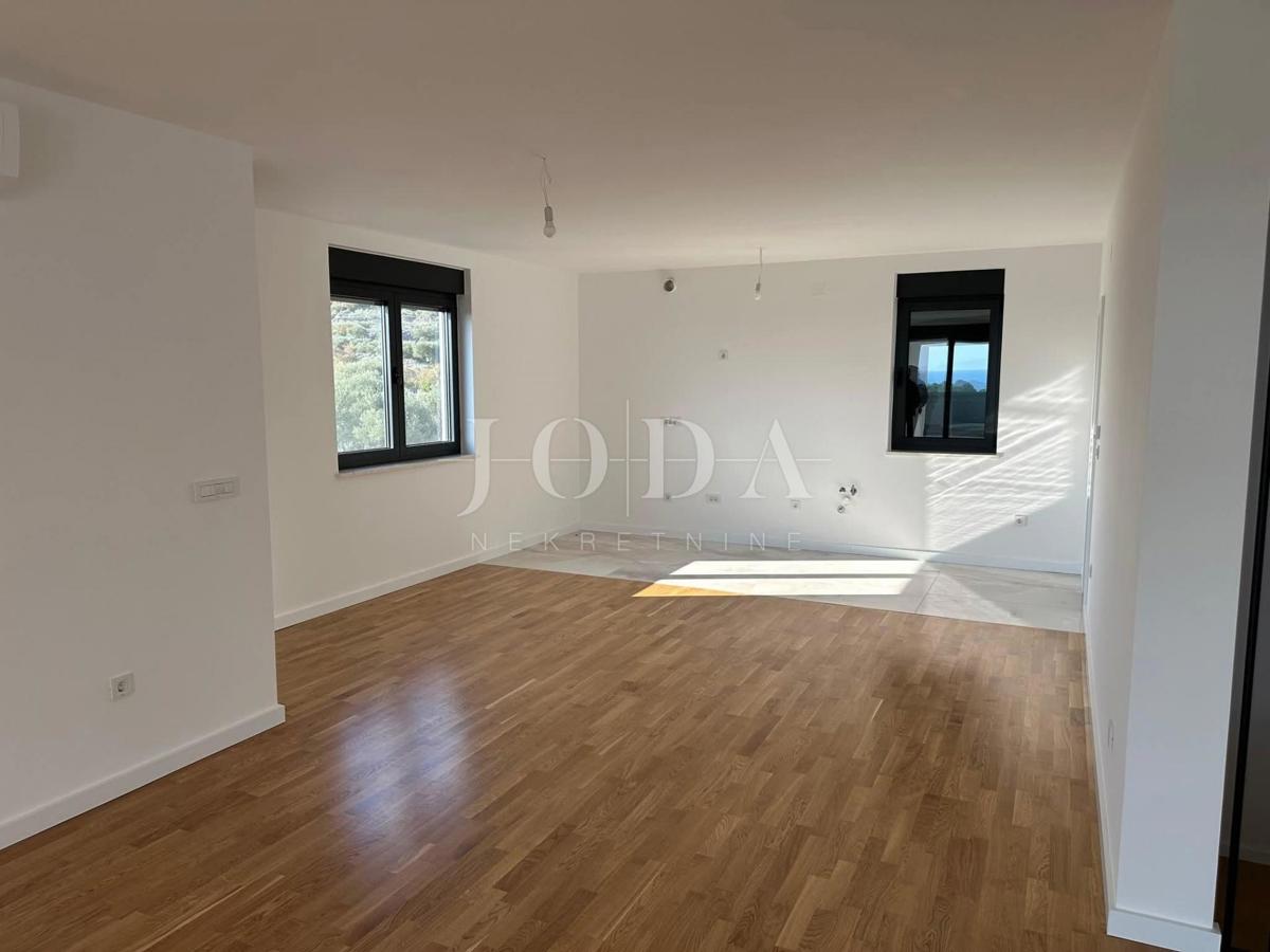 Apartma z bazenom in strešno teraso, novogradnja, otok Krk