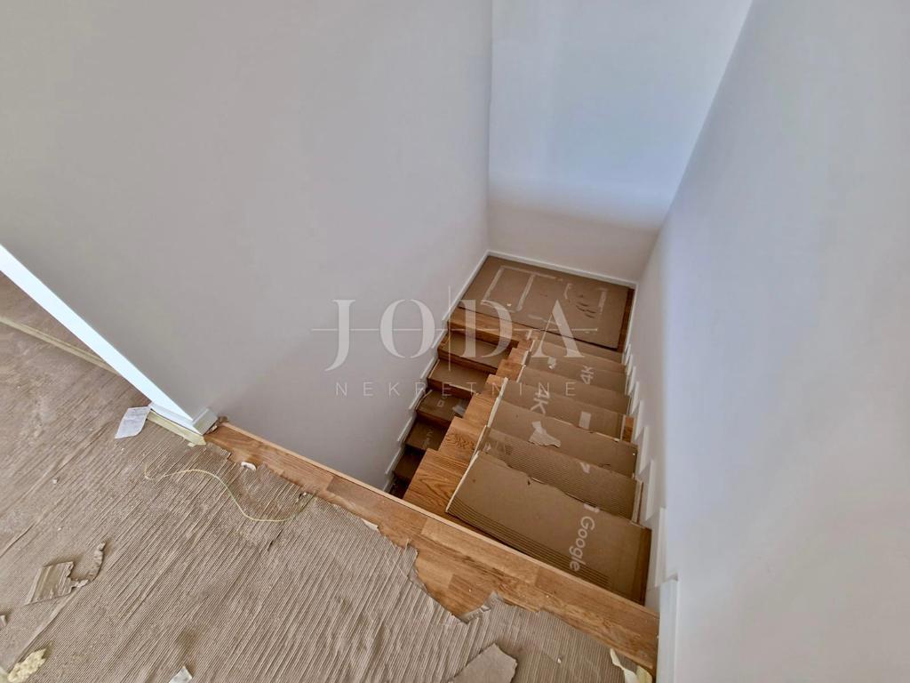 Apartma z bazenom in strešno teraso, novogradnja, otok Krk