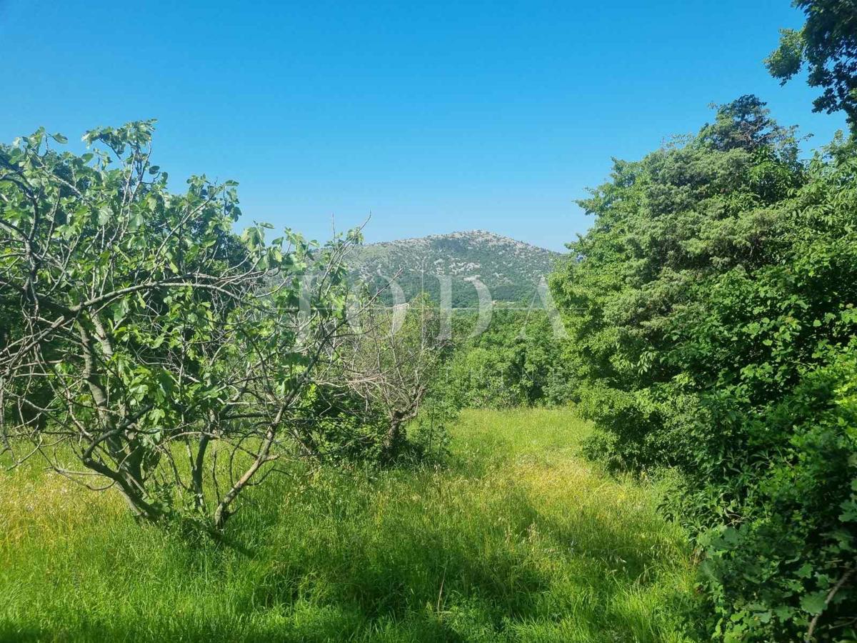 Zemljišče Bribir, Skradin, 3.567m2