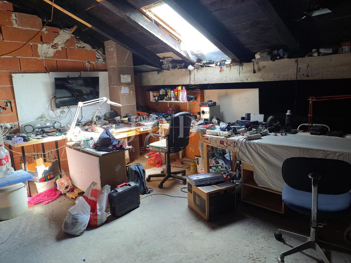 Enosobno stanovanje s prostorom v mansardi, okolica Malinske