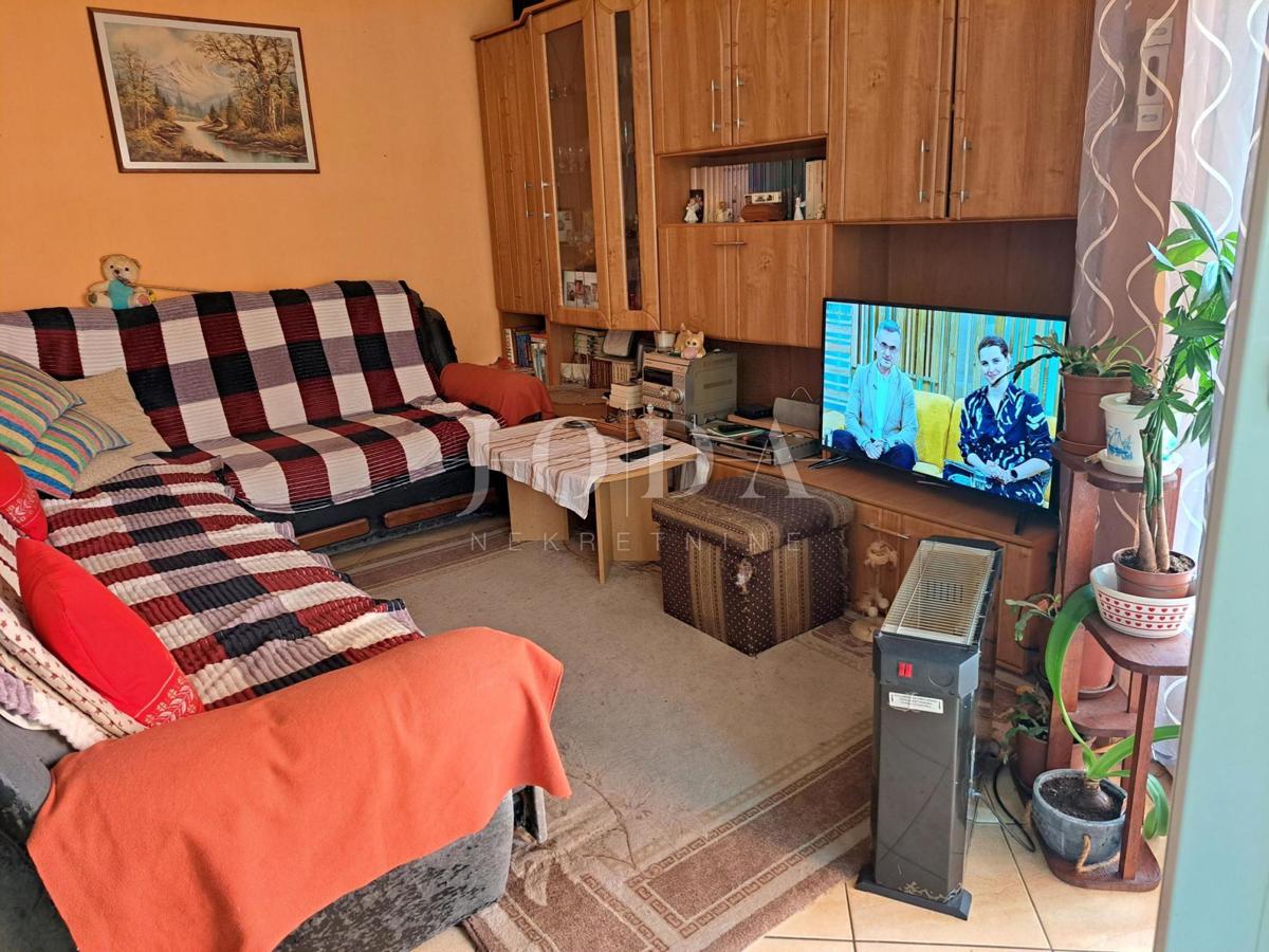 Enosobno stanovanje s prostorom v mansardi, okolica Malinske