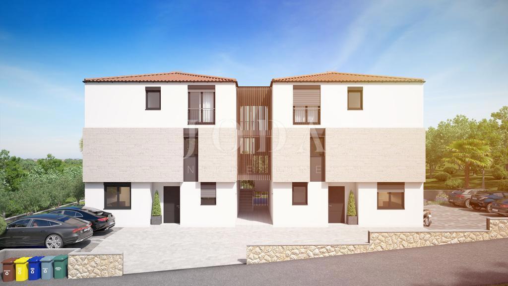 Njivice - dvonadstropni apartma v bližini plaže