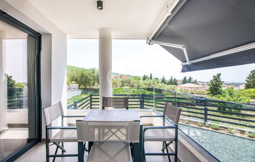 Punat - apartma v pritličju z bazenom in vrtom