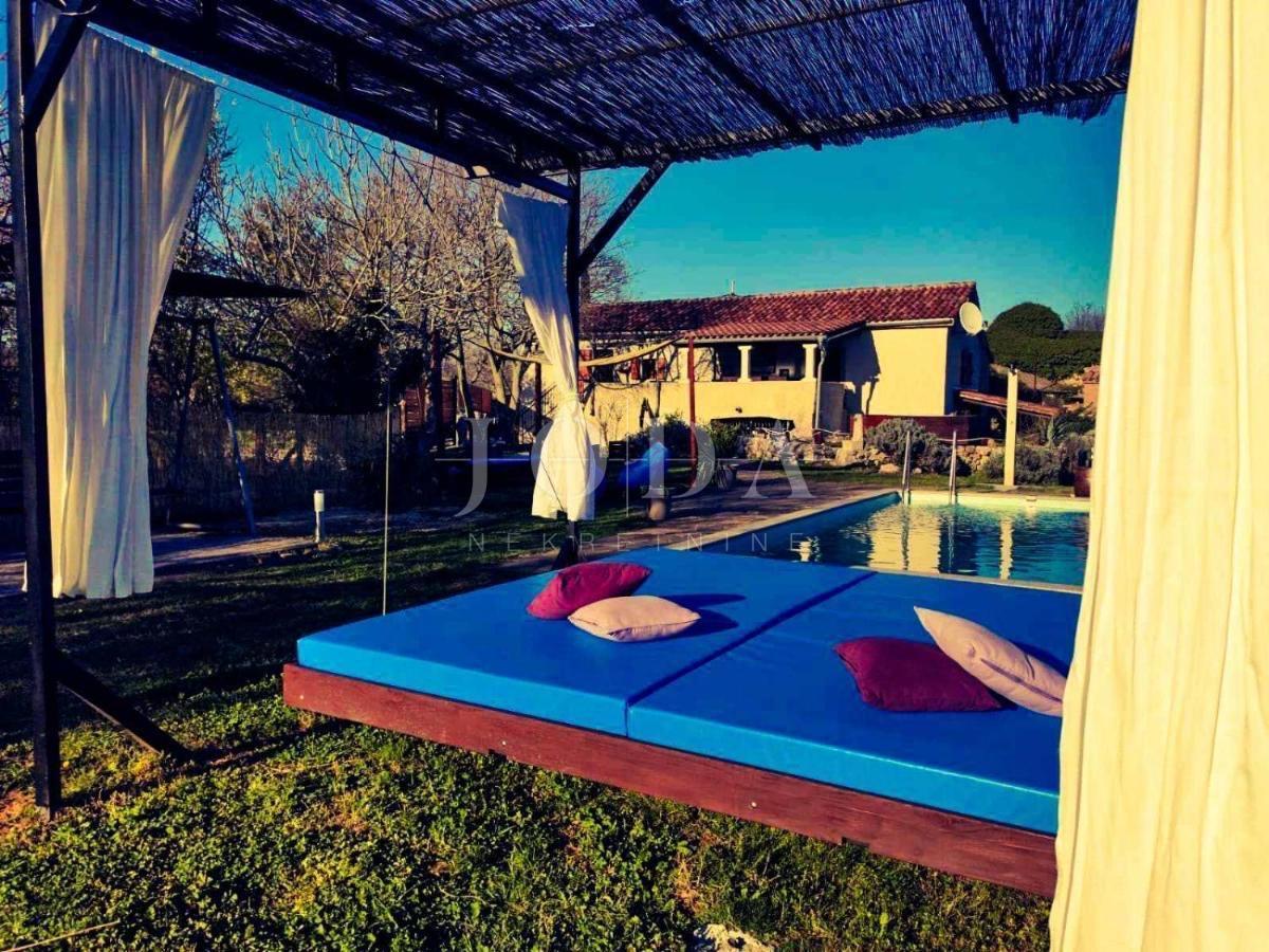 Lepo obnovljena samostojna kamnita hiša