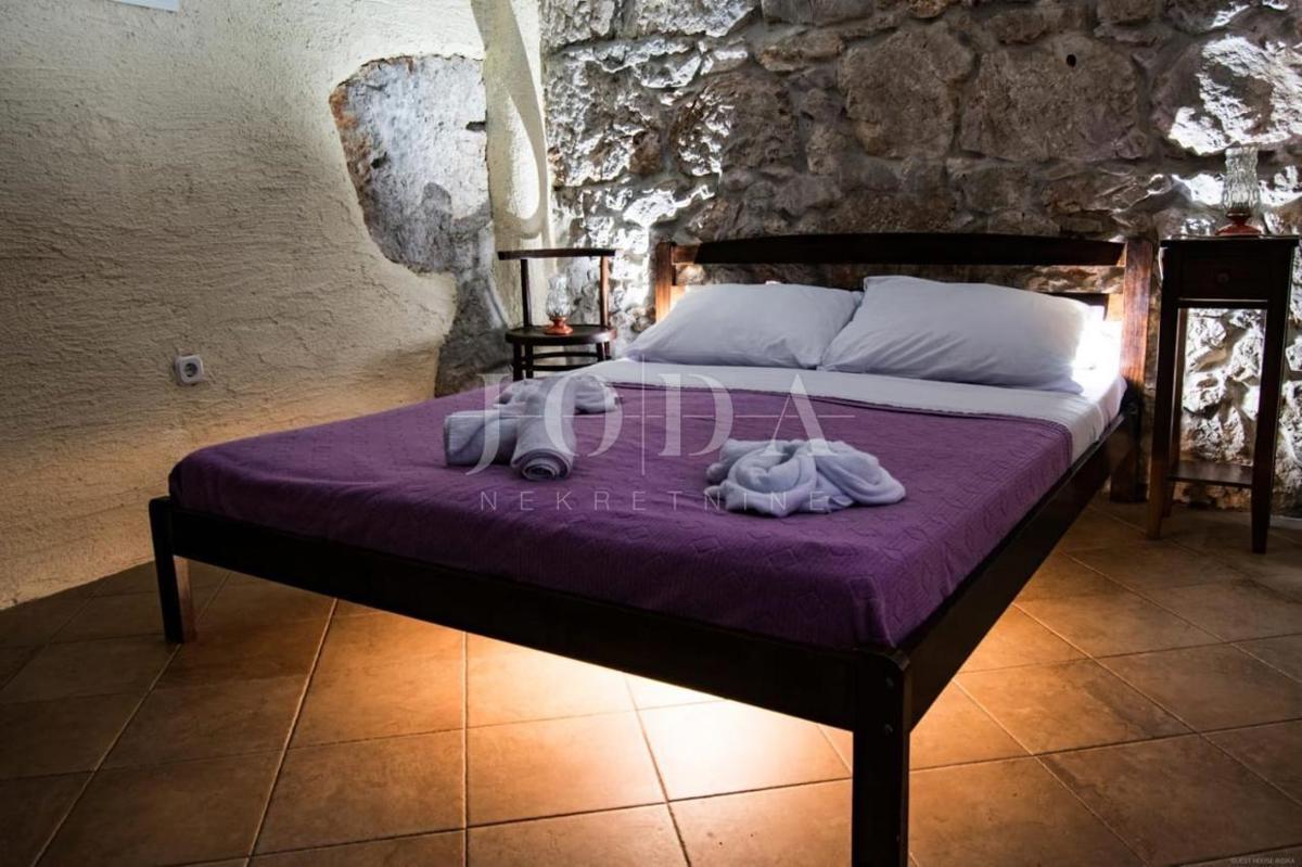 Lepo obnovljena samostojna kamnita hiša