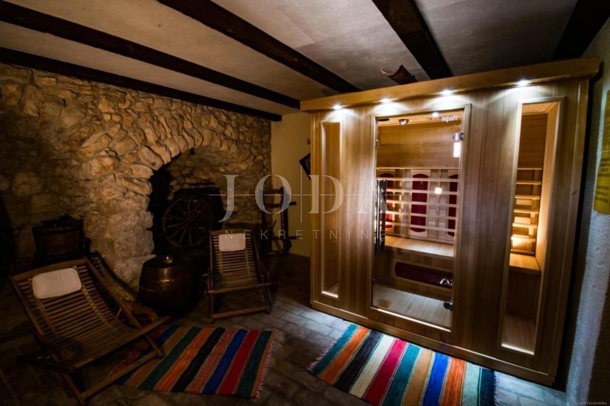 Lepo obnovljena samostojna kamnita hiša