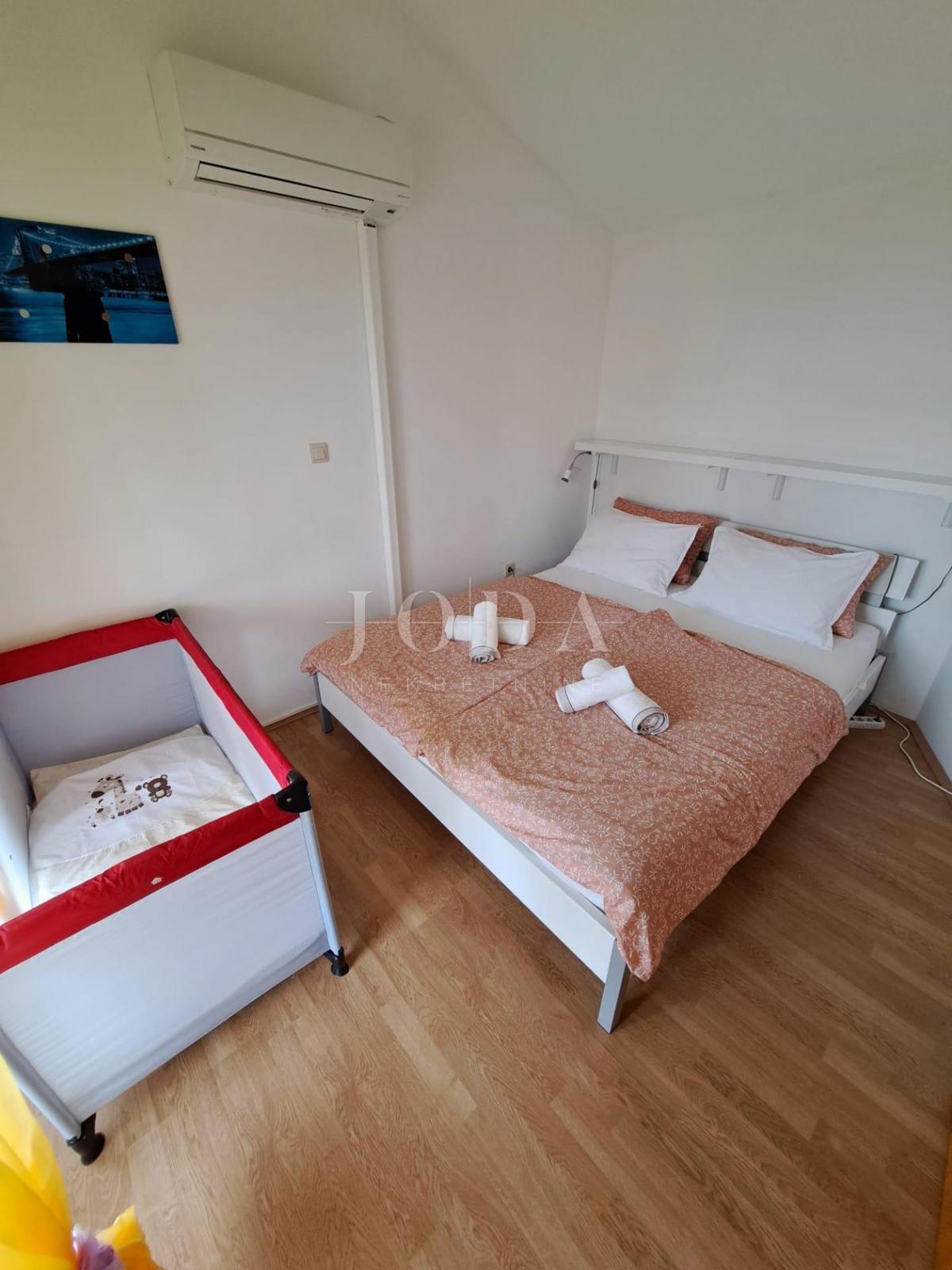 Lepa hiša z dvema stanovanjskima enotama in bazenom