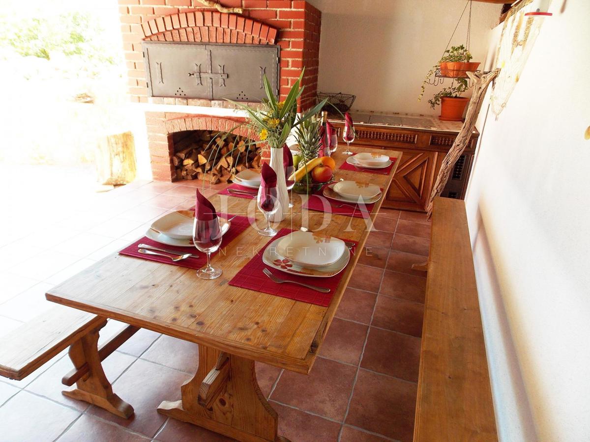 Apartmanska kuća sa šest opremljenih apartmana