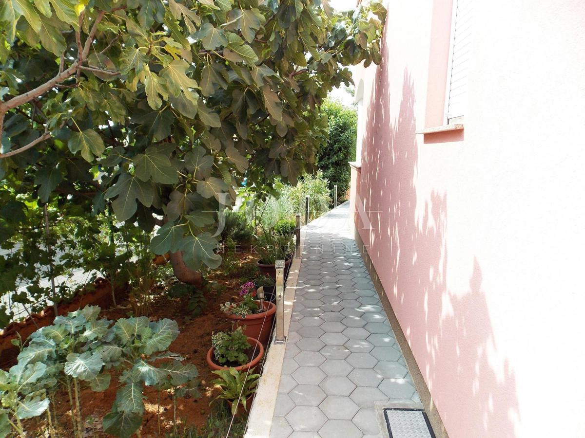 Apartmanska kuća sa šest opremljenih apartmana