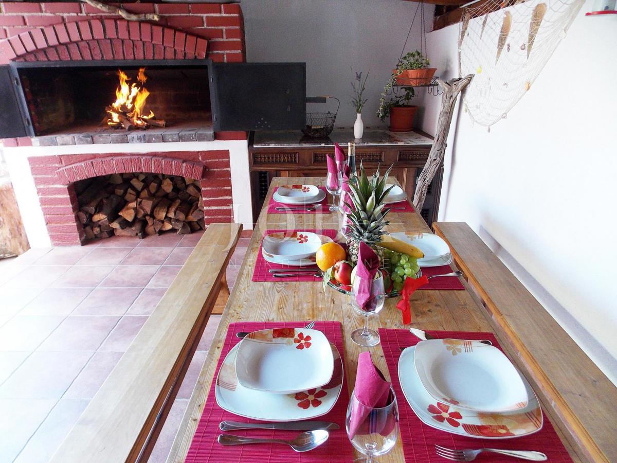 Apartmanska kuća sa šest opremljenih apartmana