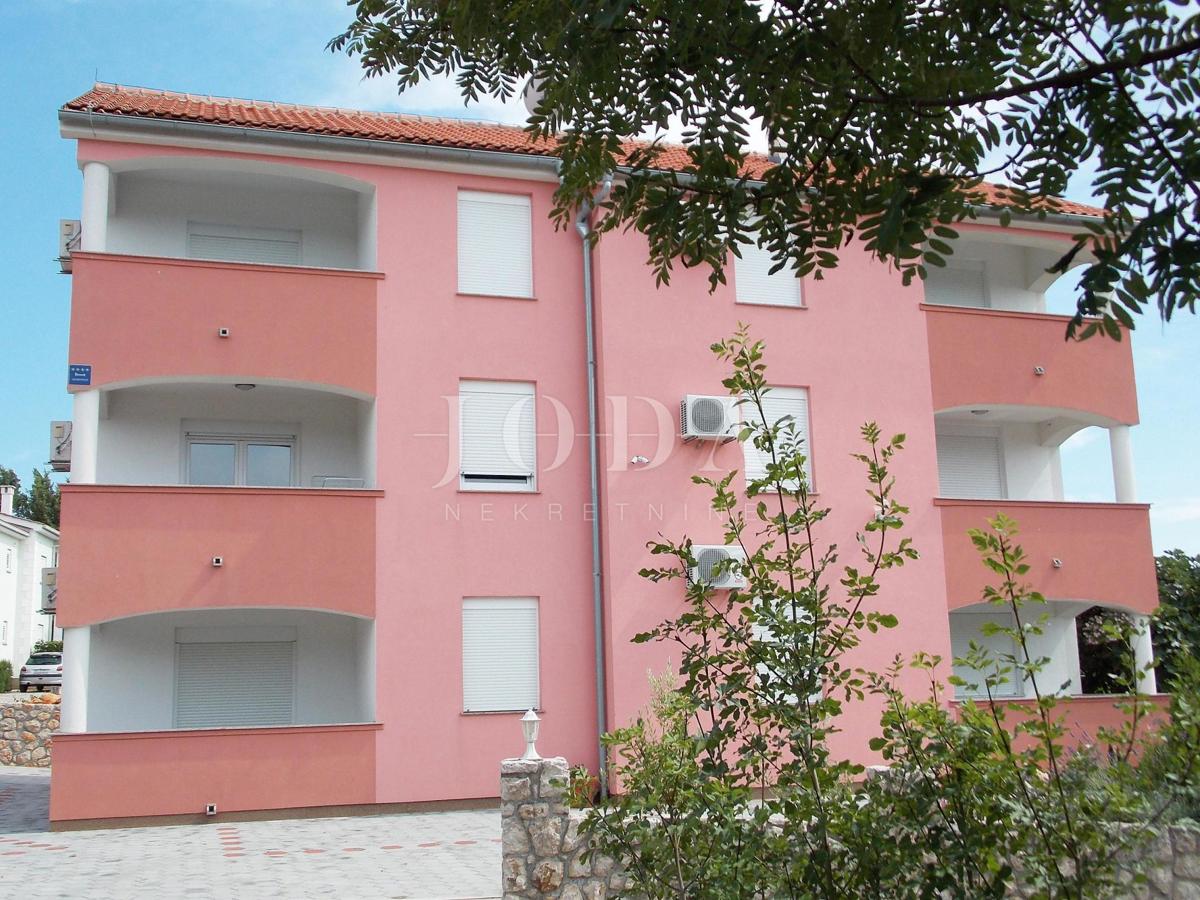 Apartmanska kuća sa šest opremljenih apartmana
