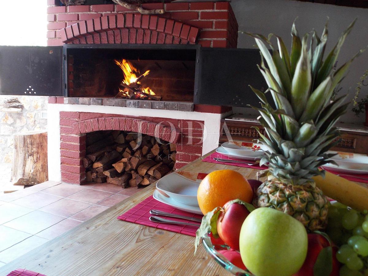 Apartmanska kuća sa šest opremljenih apartmana