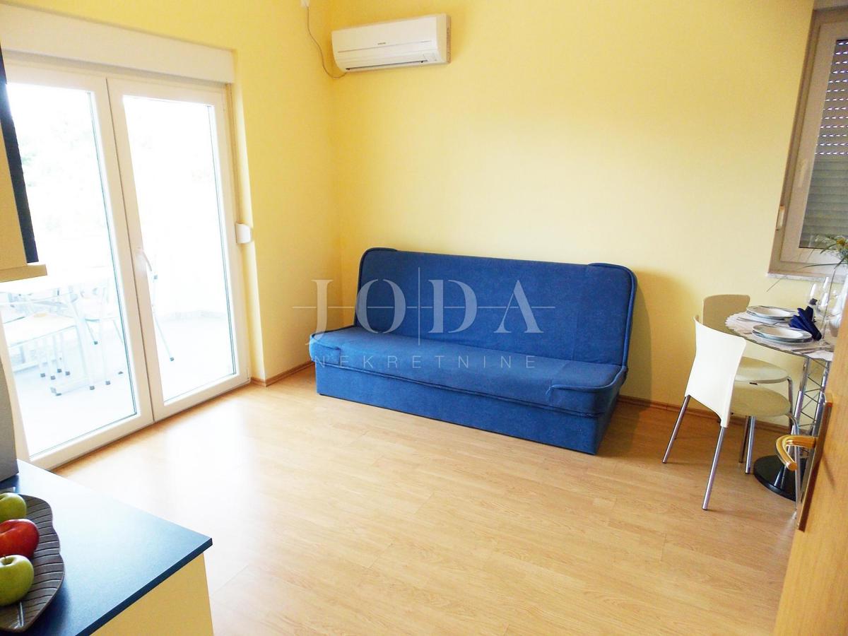 Apartmanska kuća sa šest opremljenih apartmana