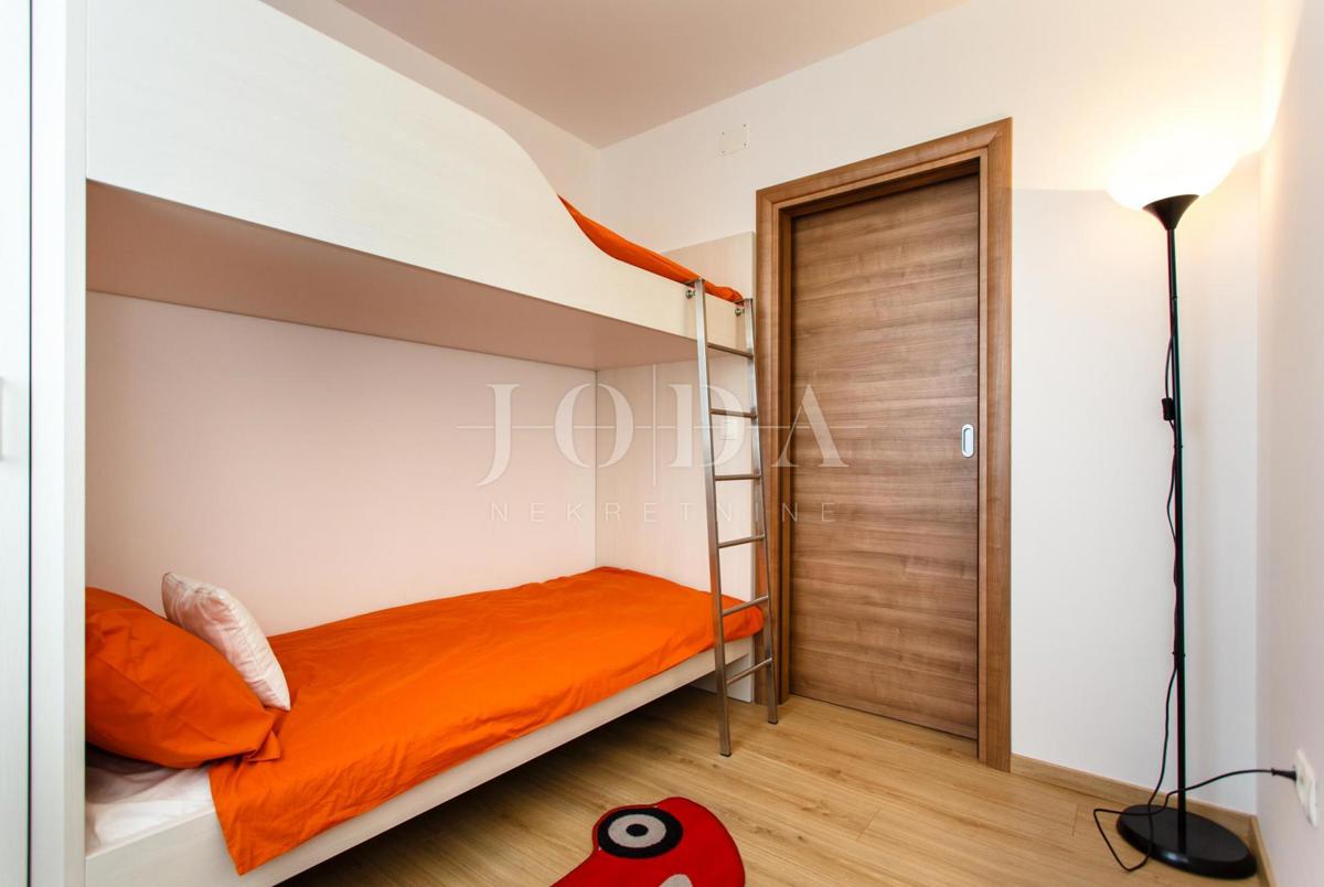 Apartmanska vila sa 6 apartmana s pogledom na more