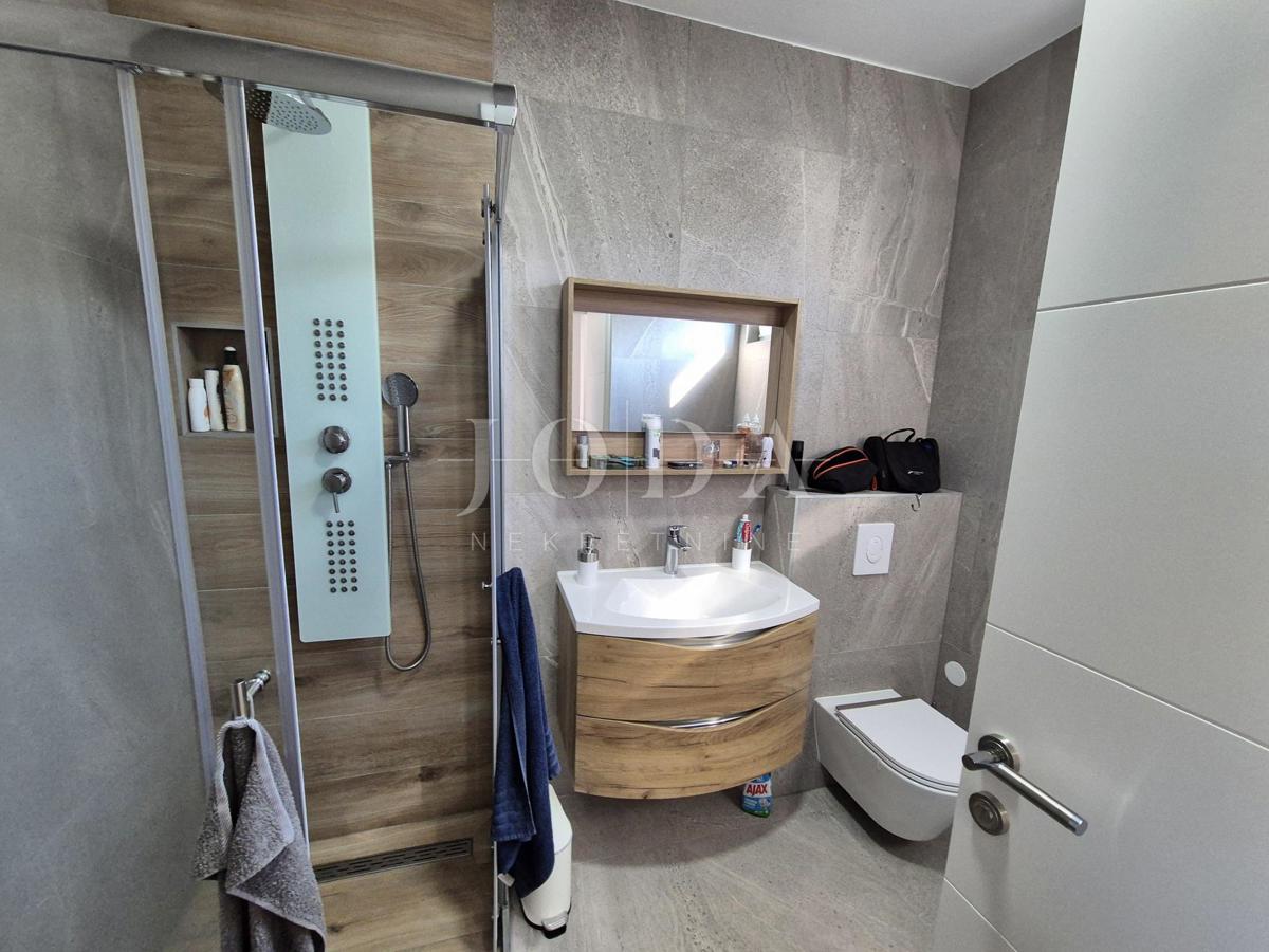 Malinska, opremljena  hiša z bazenom - novogradnja