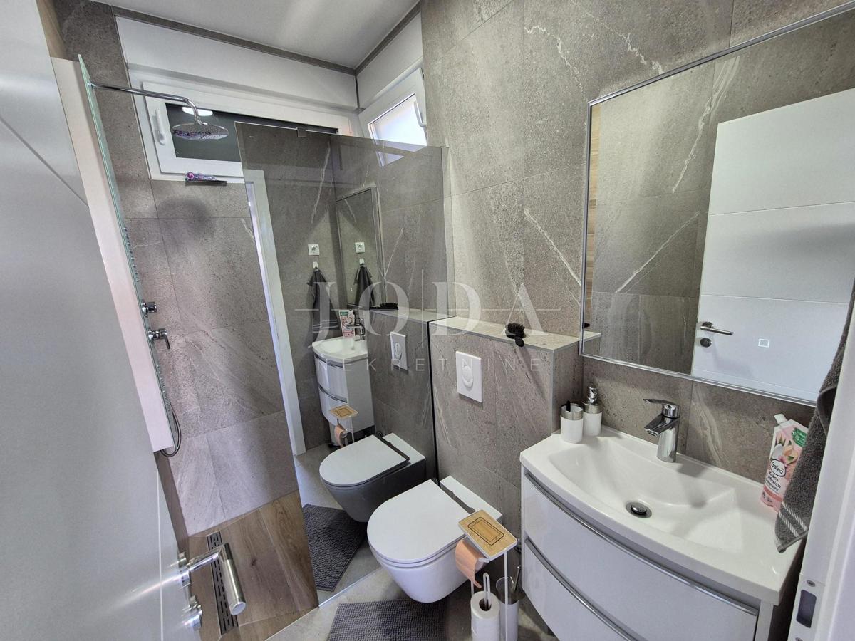 Malinska, opremljena  hiša z bazenom - novogradnja