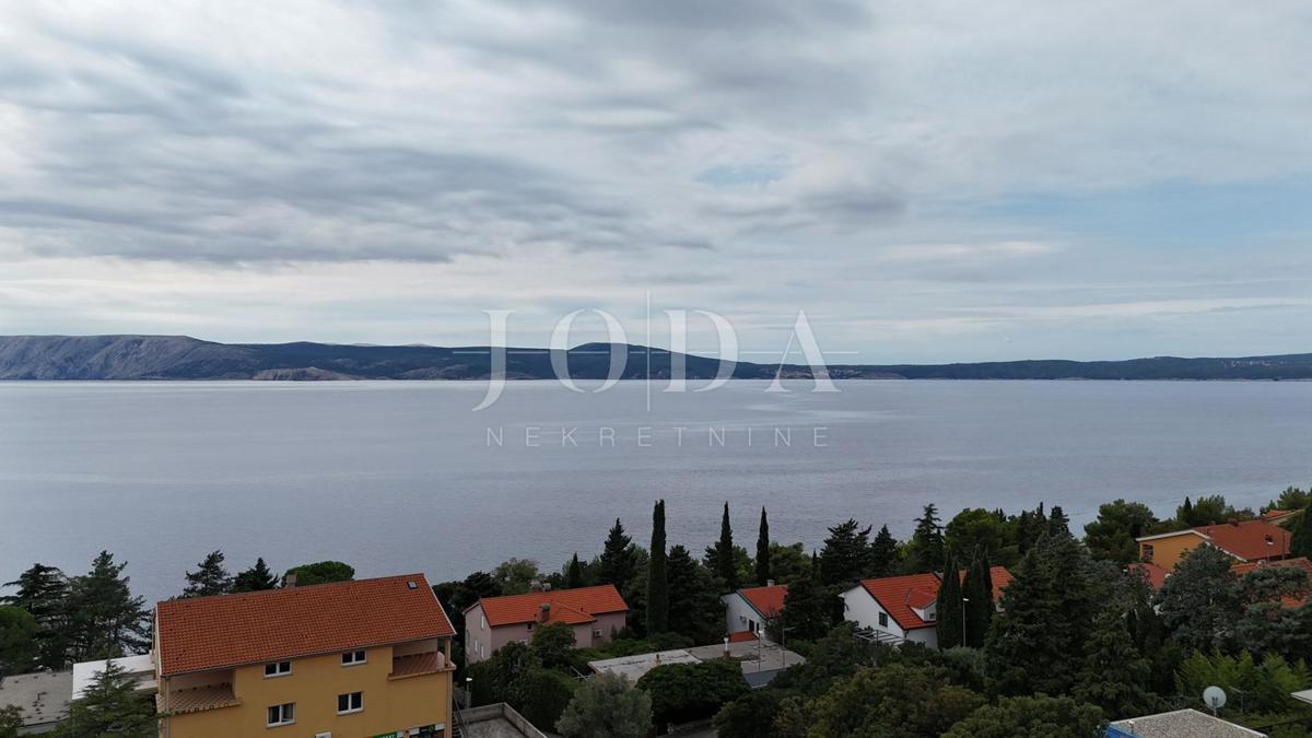 Ekskluzivna prodaja dvojčka v Novem Vinodolskem, atraktivna lokacija