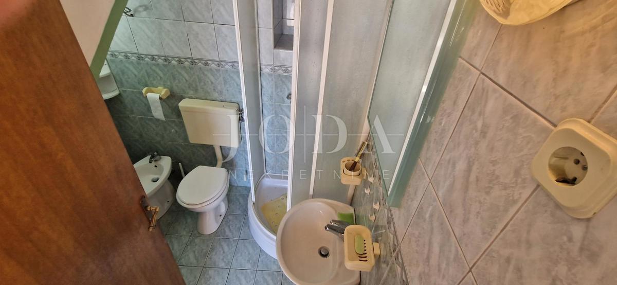 Očarljiva hiša s pogledom na morje v mirnem zaledju Crikvenice