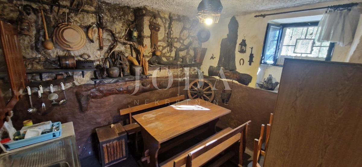 Očarljiva hiša s pogledom na morje v mirnem zaledju Crikvenice