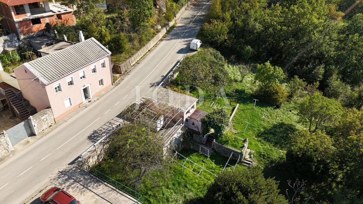 Očarljiva hiša s pogledom na morje v mirnem zaledju Crikvenice