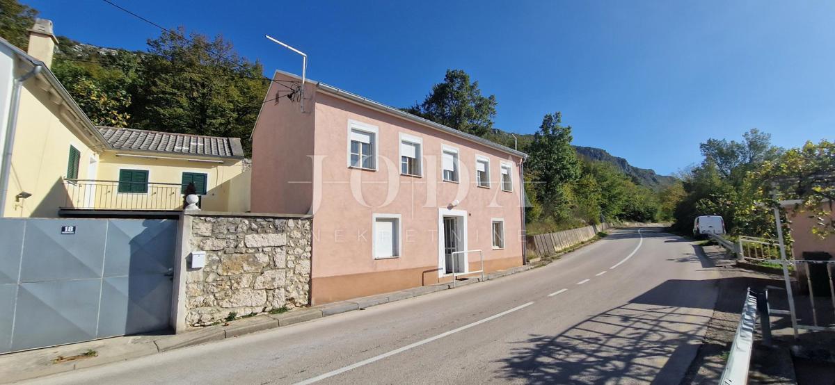 Očarljiva hiša s pogledom na morje v mirnem zaledju Crikvenice