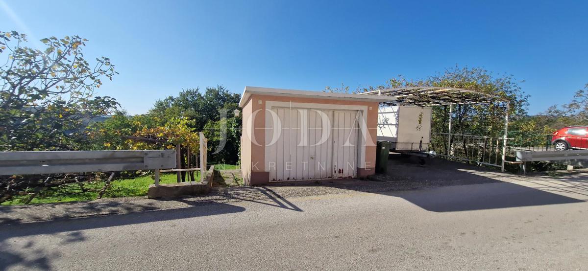 Očarljiva hiša s pogledom na morje v mirnem zaledju Crikvenice