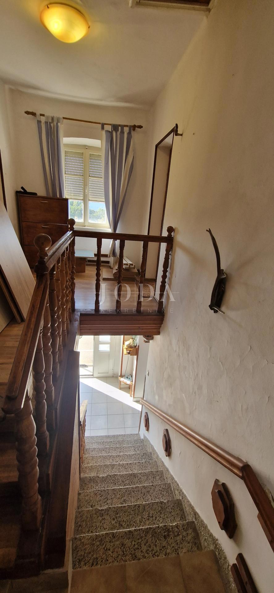 Očarljiva hiša s pogledom na morje v mirnem zaledju Crikvenice
