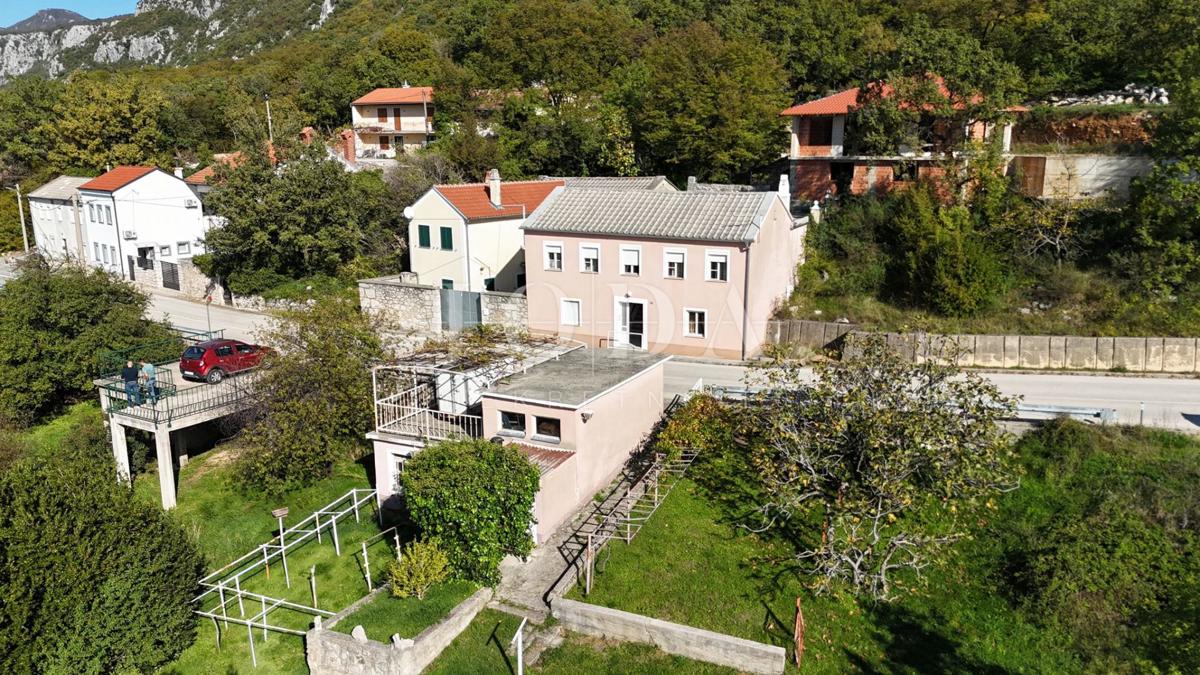 Očarljiva hiša s pogledom na morje v mirnem zaledju Crikvenice