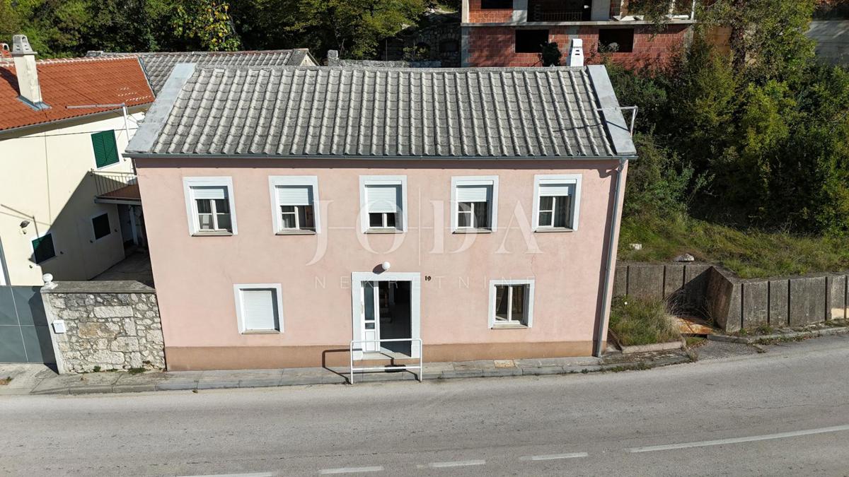 Očarljiva hiša s pogledom na morje v mirnem zaledju Crikvenice