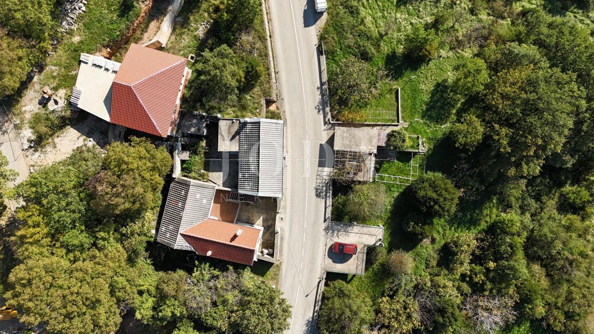 Očarljiva hiša s pogledom na morje v mirnem zaledju Crikvenice