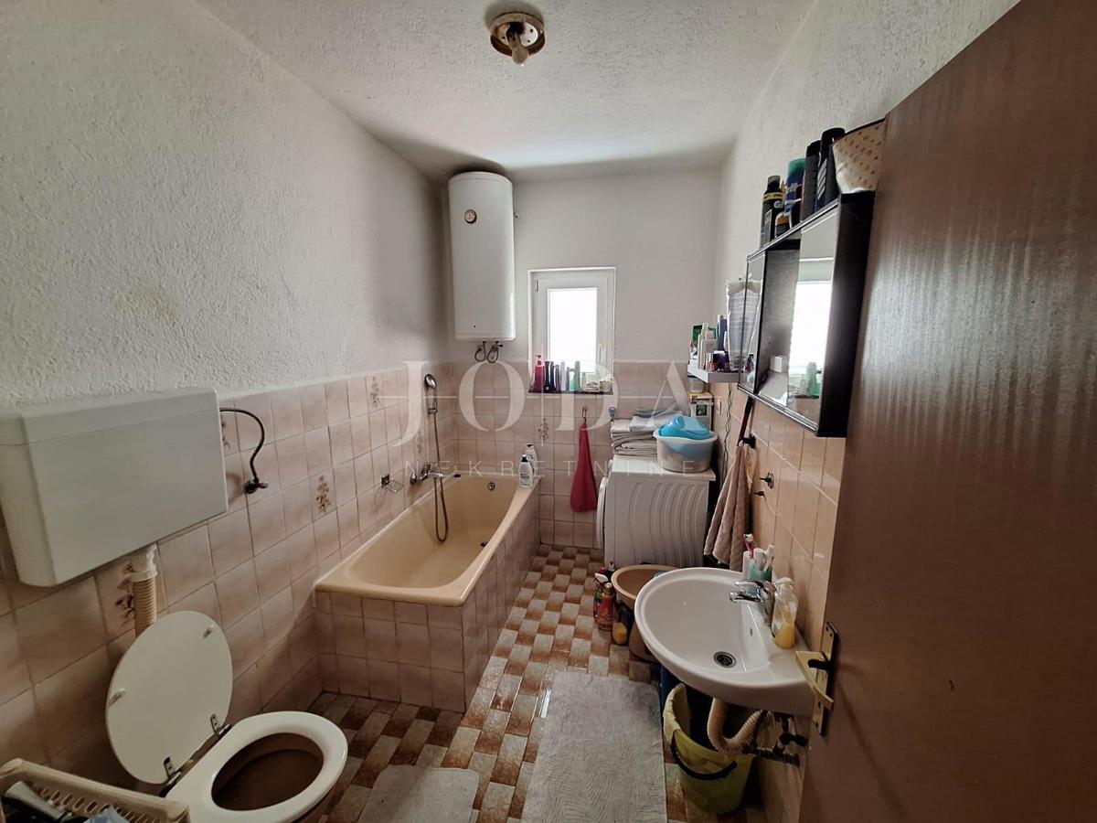 SENJ, hiša z dvema stanovanjema