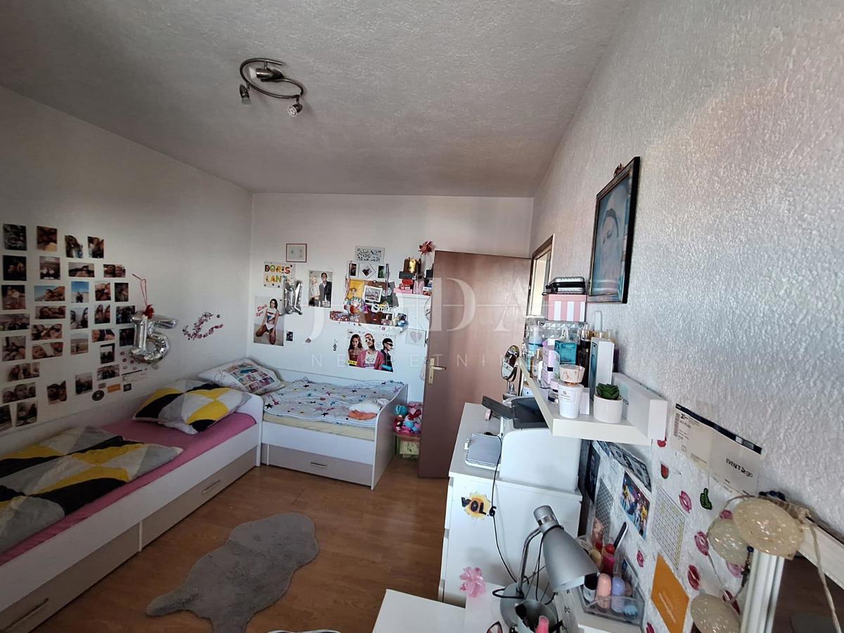 SENJ, hiša z dvema stanovanjema