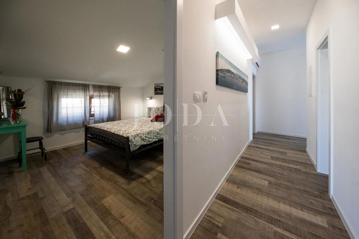 Crni mol apartma 50m od morja