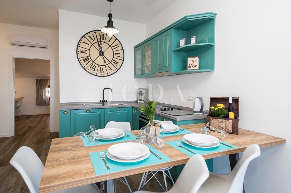 Crni mol apartma 50m od morja