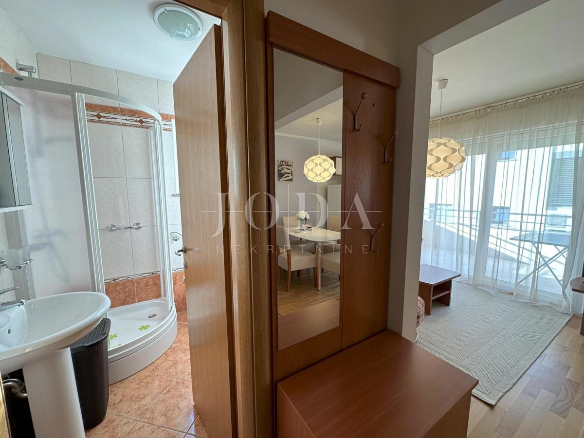 Opremljen apartma 100 metrov od morja!