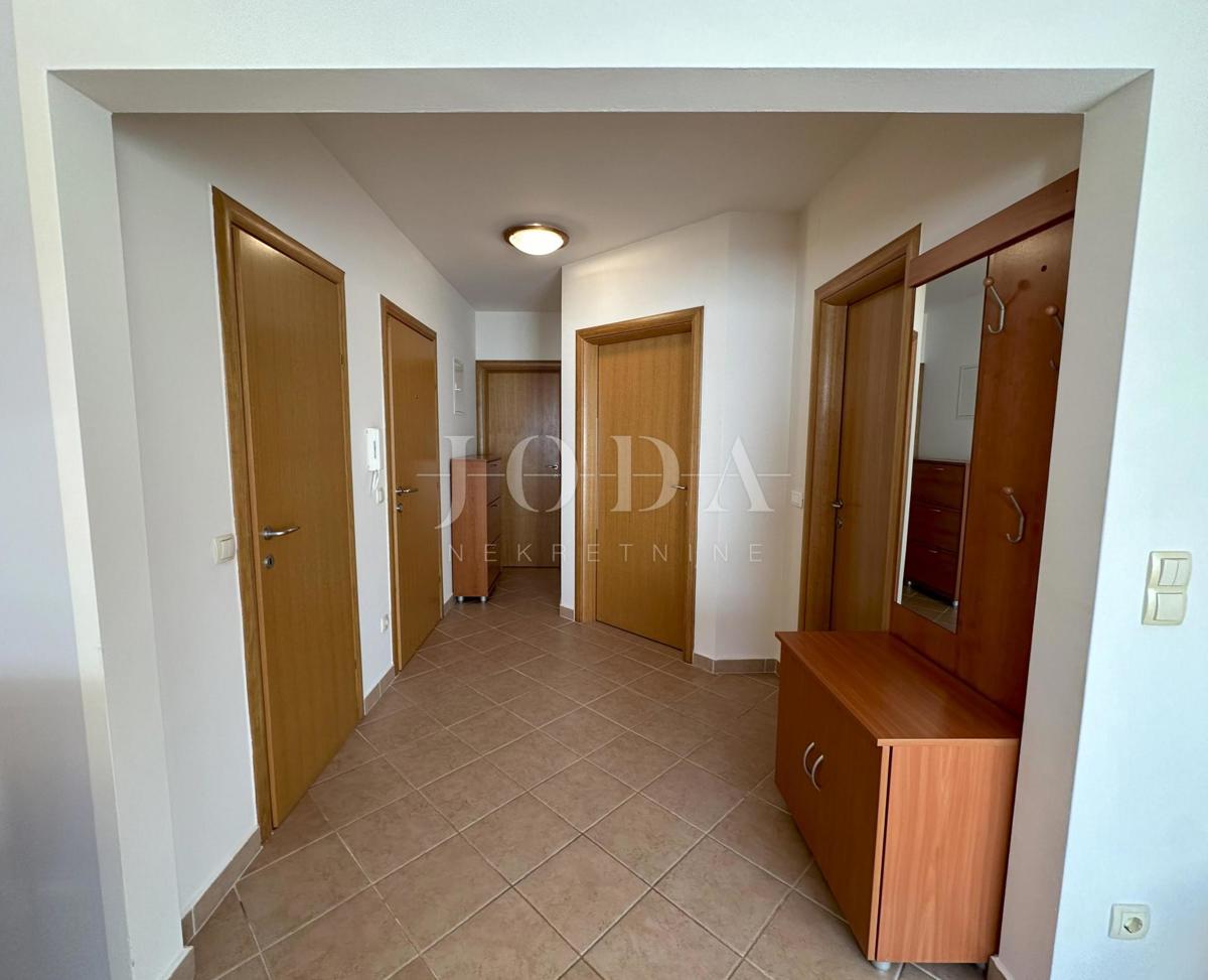 Opremljen apartma 100 metrov od morja!
