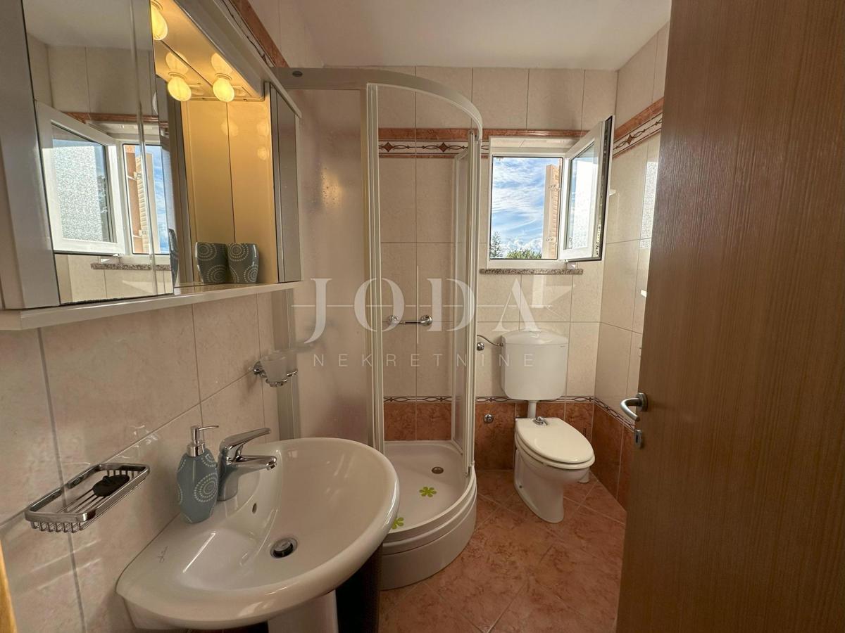 Opremljen apartma 100 metrov od morja!