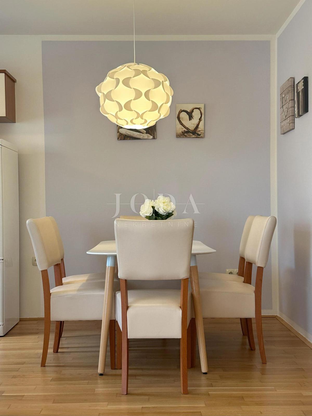 Opremljen apartma 100 metrov od morja!